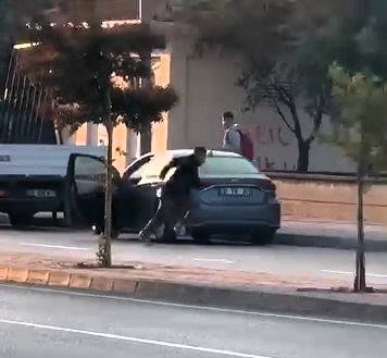 Okul Müdürü Çocuklarının Gözü Önünde Silahlı Saldırıya Uğradı