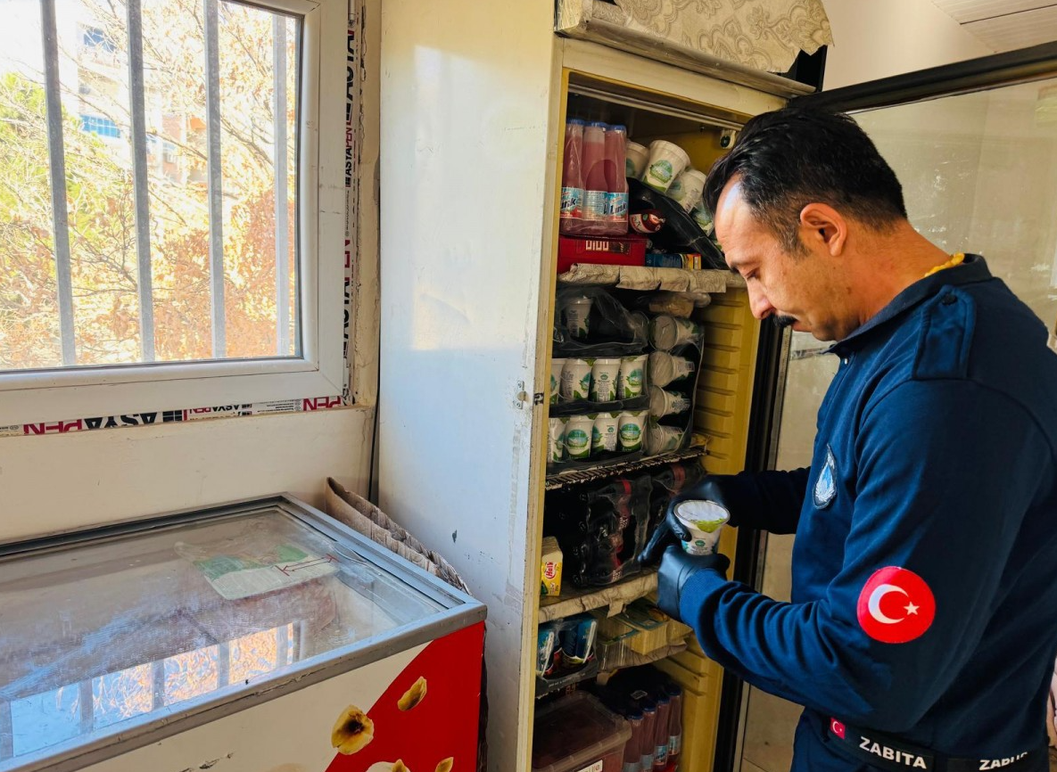 Şanlıurfa Eyyübiye’de 183 Kilo Bozuk Tavuk Ele Geçirildi