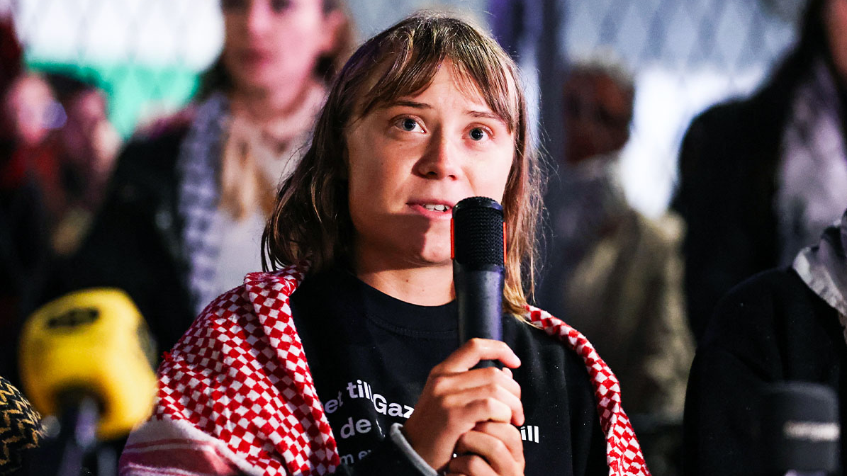 Greta’nın Bavuluna “Fahişe Greta” Yazdılar