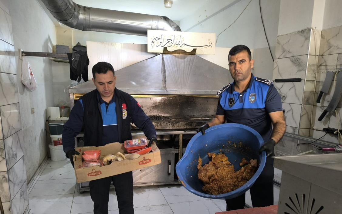 Şanlıurfa Eyyübiye’de 183 Kilo Bozuk Tavuk Ele Geçirildi