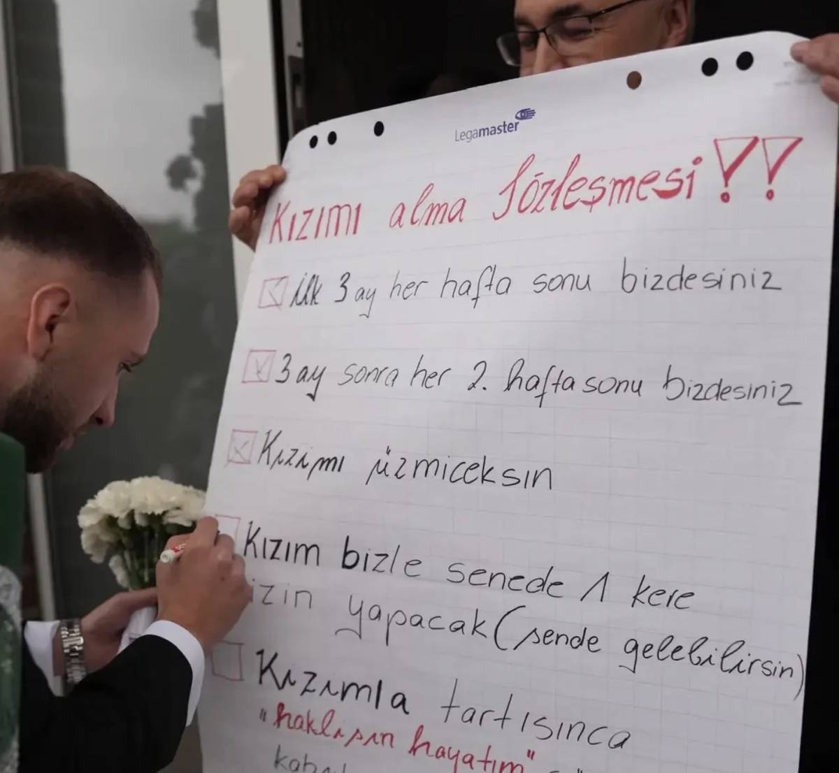 Kızını Evlendirmek İçin 5 Maddelik Sözleşme İmzalattı!