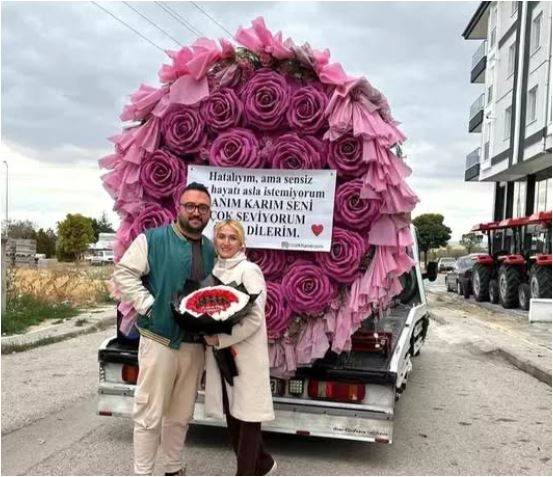 Eşine Dev Çiçek Gönderdi, Sosyal Medya Çalkalandı