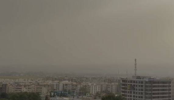 Şanlıurfa’da Hava Bir Anda Karardı: Tozla Bulut Karıştı