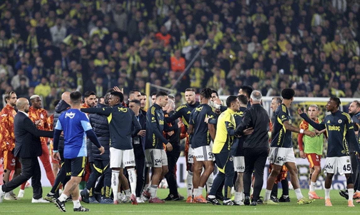 Fenerbahçe-Galatasaray Maçı Başlamadan Kavga Çıktı!