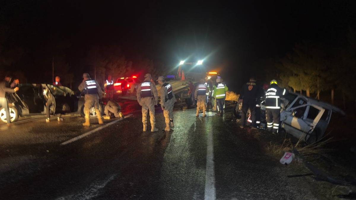 Şanlıurfa’da iki Araç Kafa Kafaya Çarpıştı: 7 Yaralı