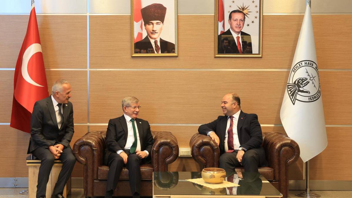 Eski Başbakan Davutoğlu Şanlıurfa'da!