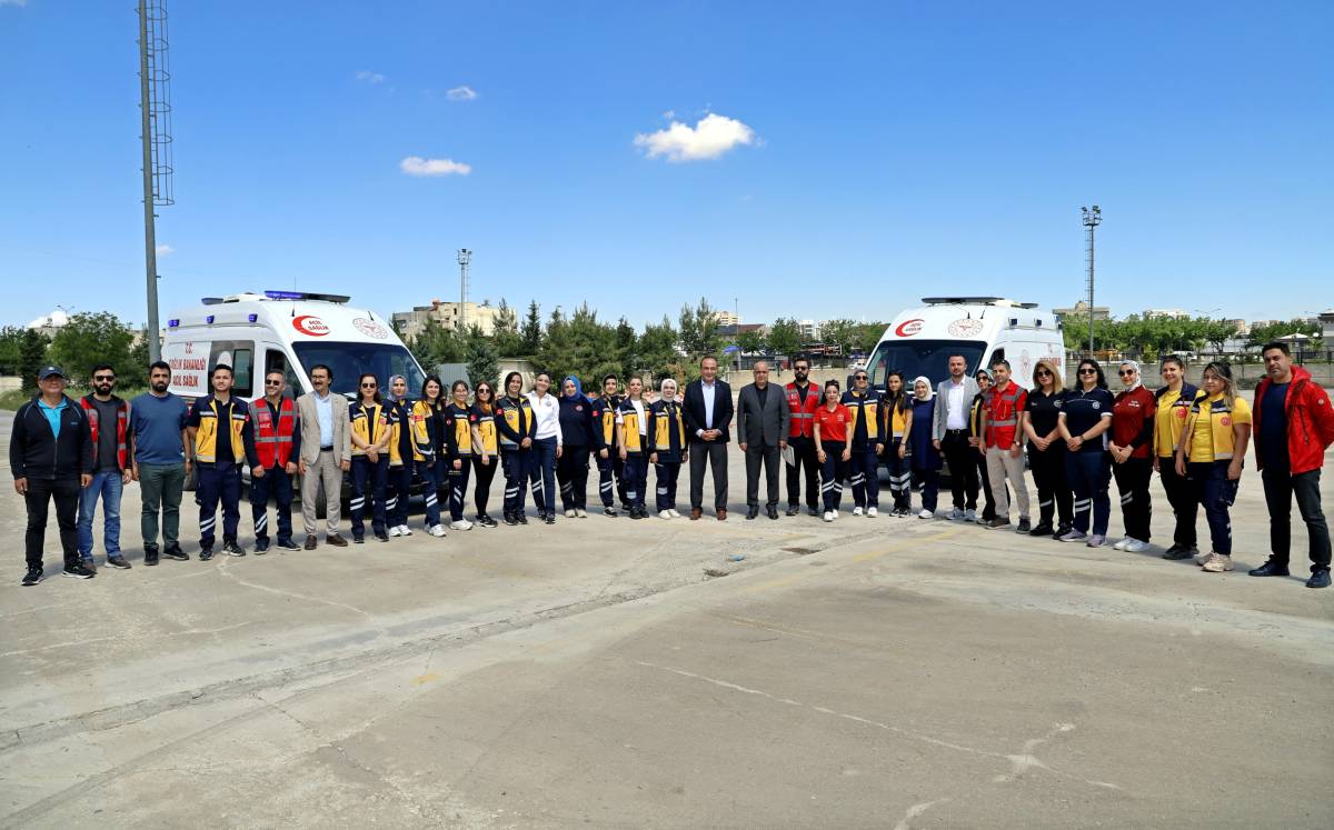 Kadın paramediklerden zorlu sürüş parkuru