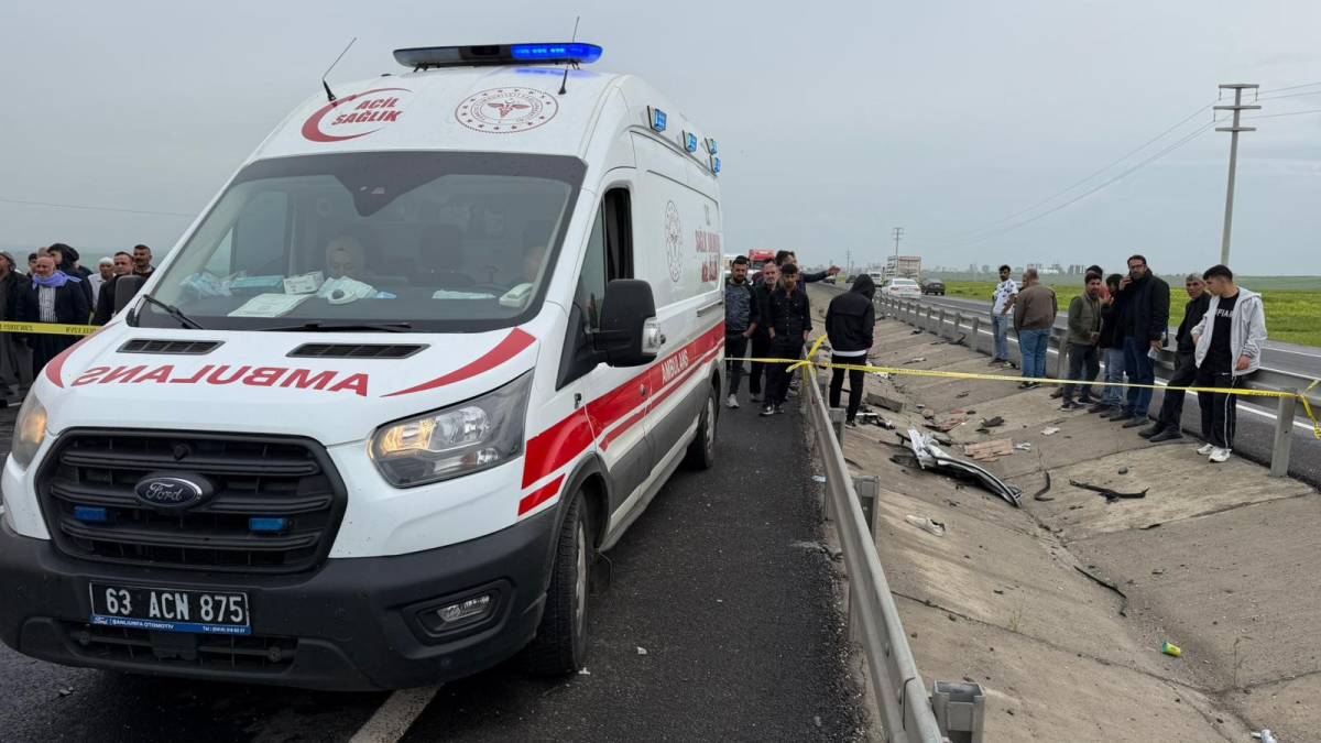 Urfa'da feci kaza: Araçlar birbirne girdi!