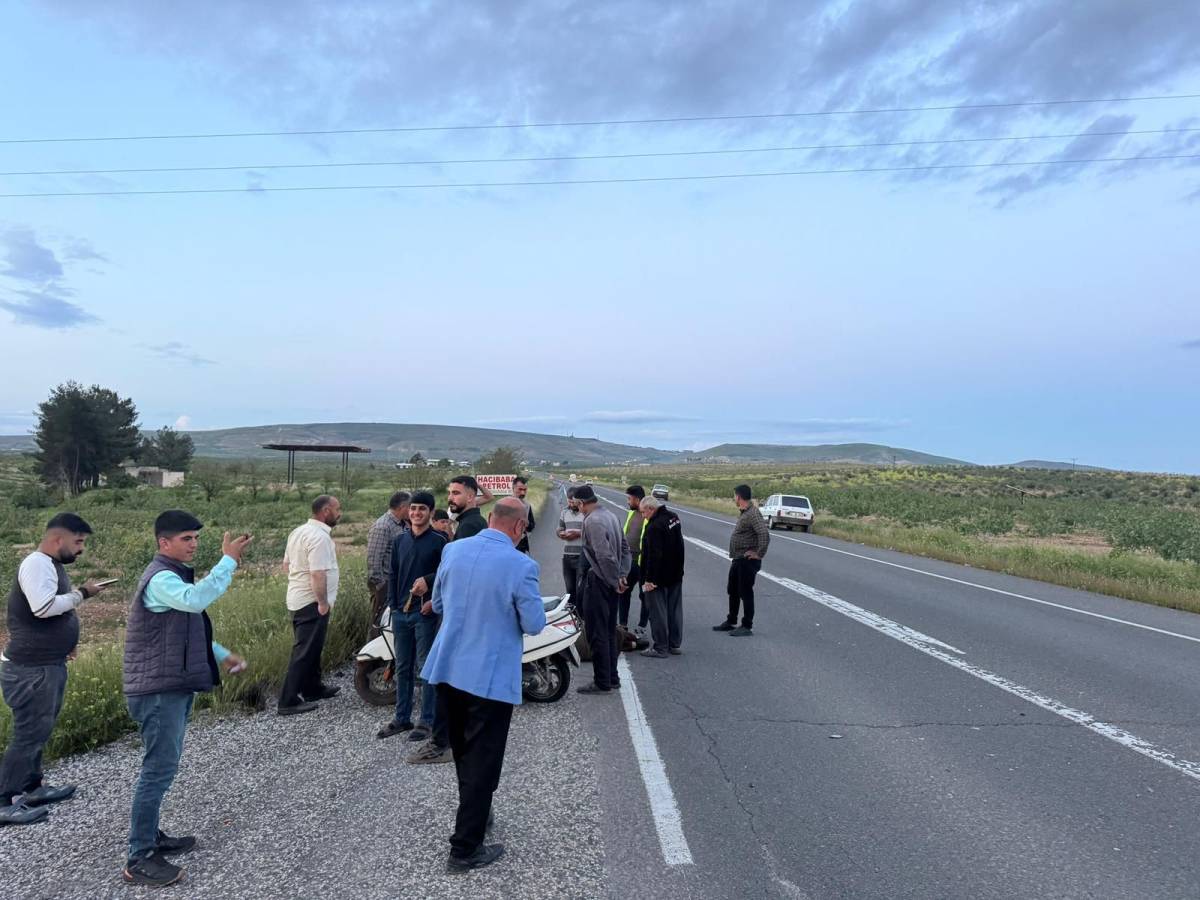 Şanlıurfa'da motosiklet devrildi: Yaralılar var!