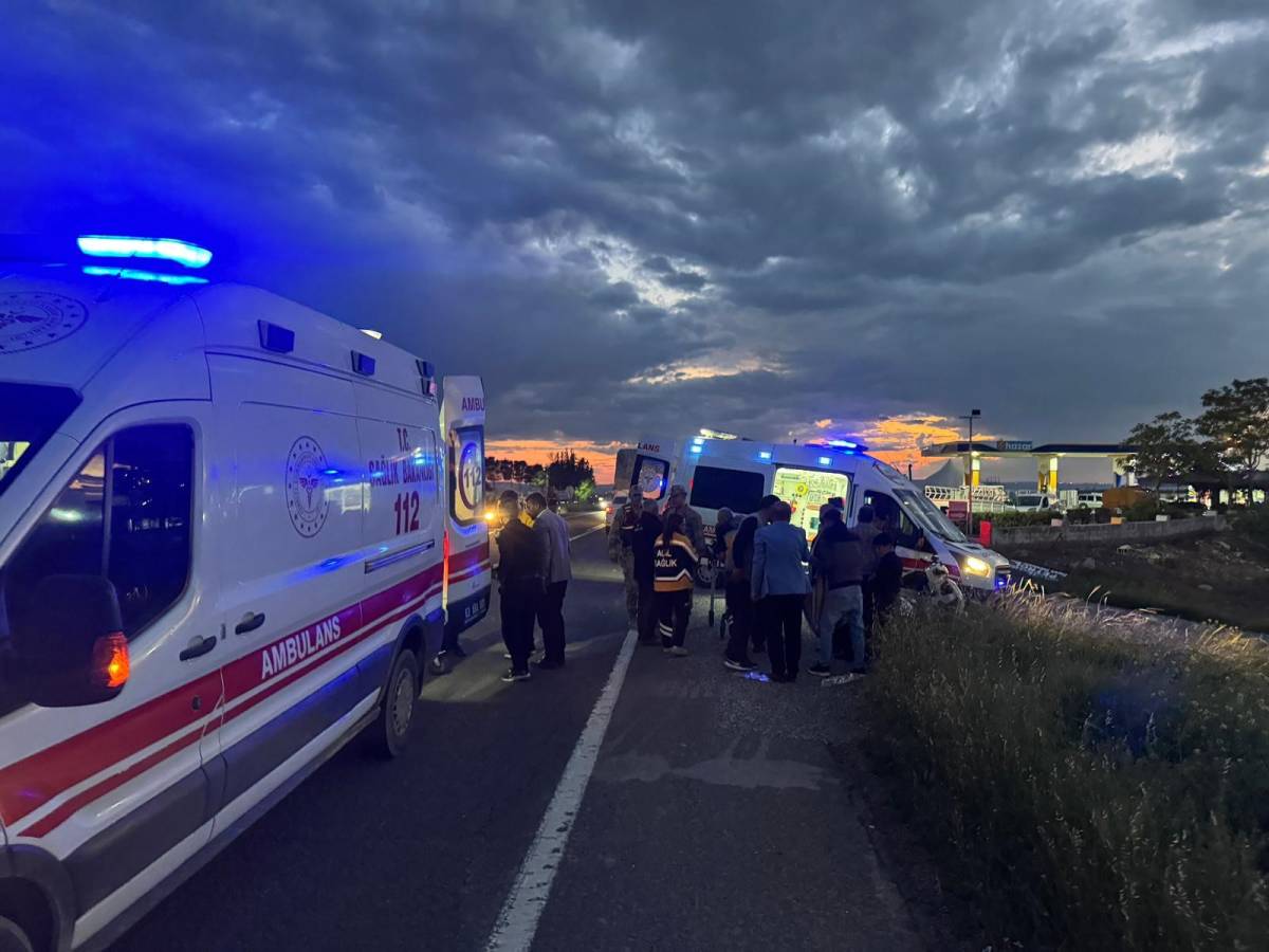 Şanlıurfa'da motosiklet devrildi: Yaralılar var!