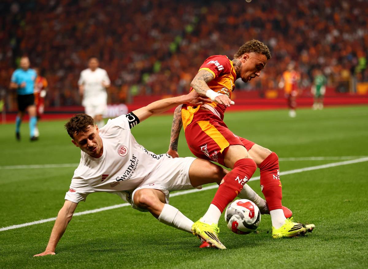 Galatasaray, Süper Lig'de üst üste 4'üncü kez şapiyonluğunu ilan etti!