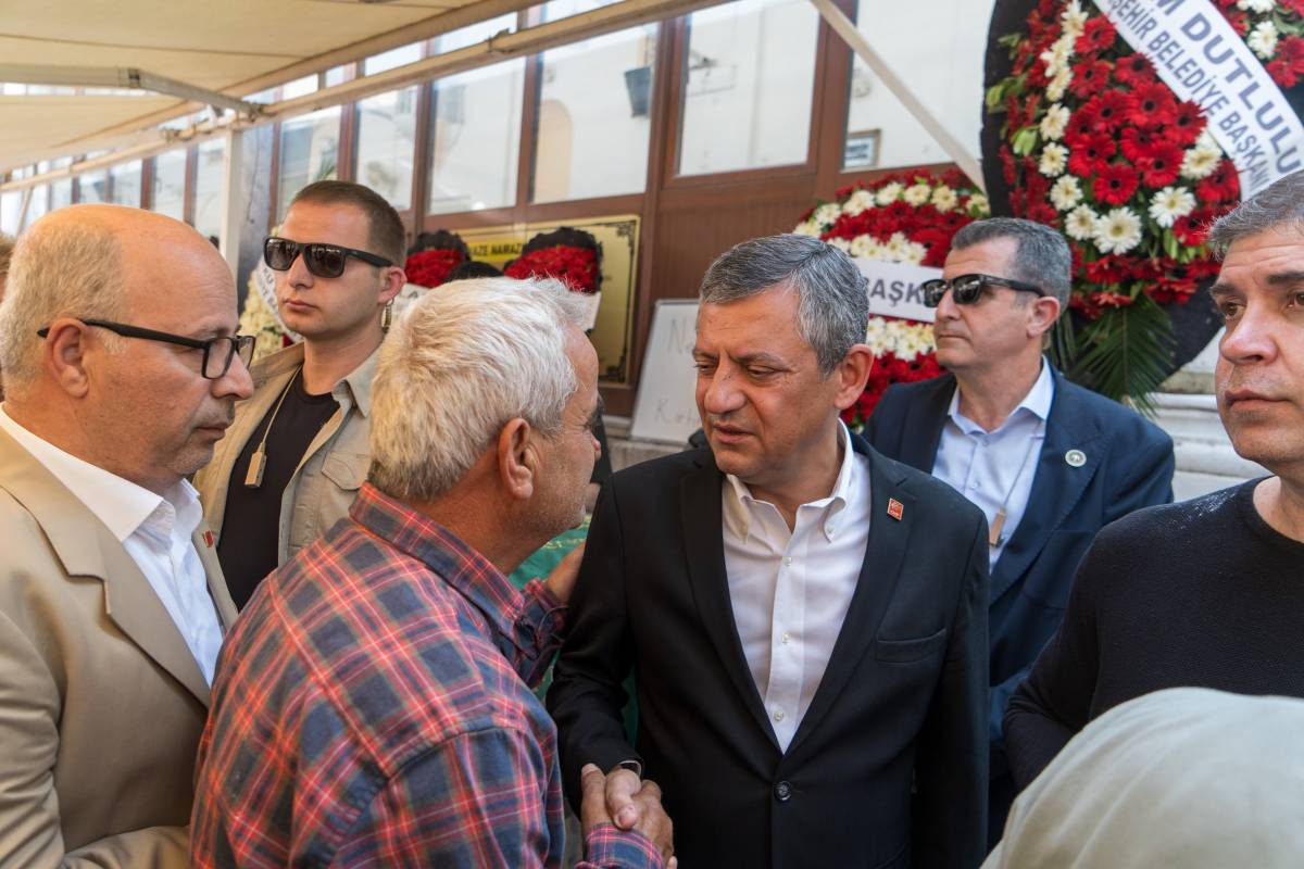 CHP Grup Başkanı Özel'in amcası son yolculuğuna uğurlandı!