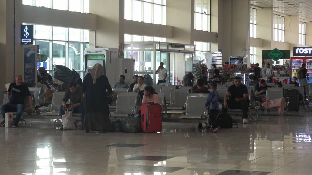 Şanlıurfa otogarında hareketlilik! Bayram öncesi bilet fiyatları yükseldi!