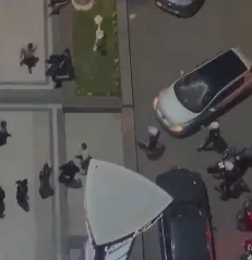 Urfa’da AVM önünde kavga: Taraflar kalabalık grupla yeniden geldi!