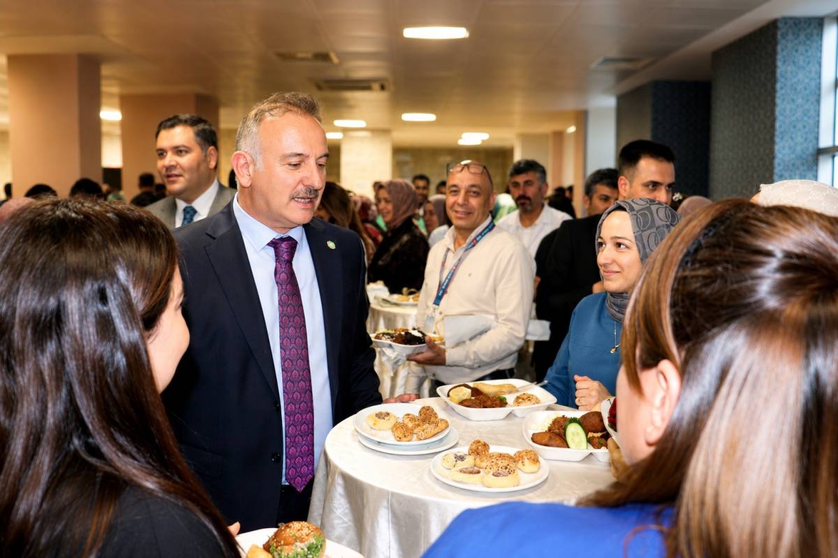 Dünya hemşireler günü Rektör Güllüoğlu’nun katılımıyla kutlandı!