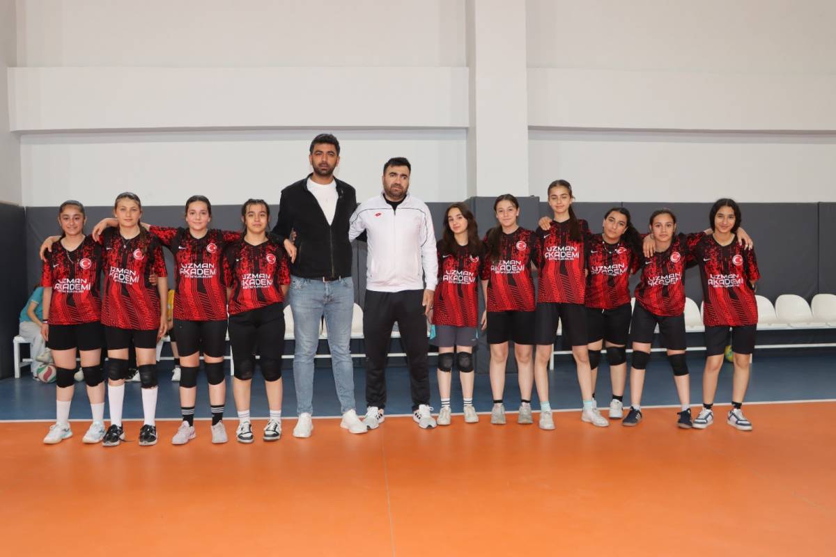 Karaköprü'de voleybol heyecanı başladı!