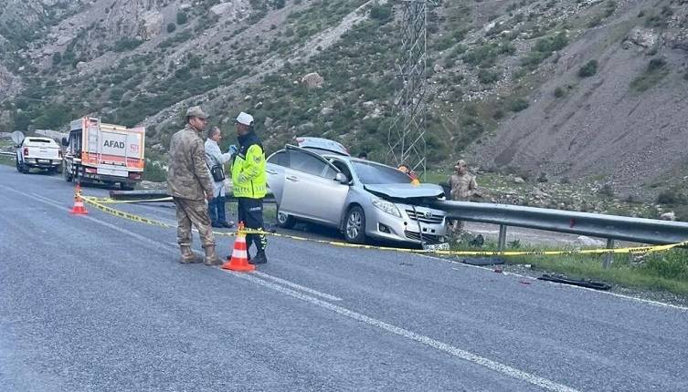Düğün dönüşü kaza: Ortalık savaş alanına döndü ölü ve yaralılar var