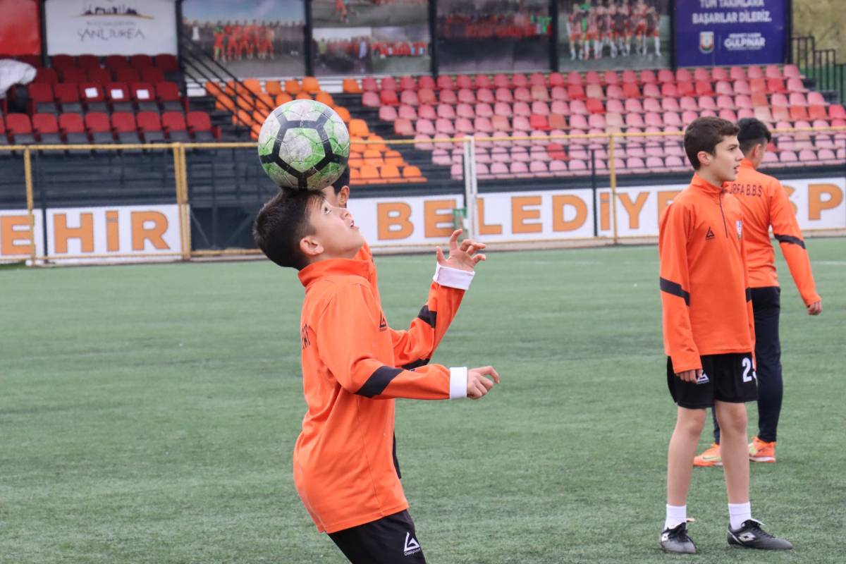 Büyükşehir geleceğin futbolcularını yetiştiriyor!