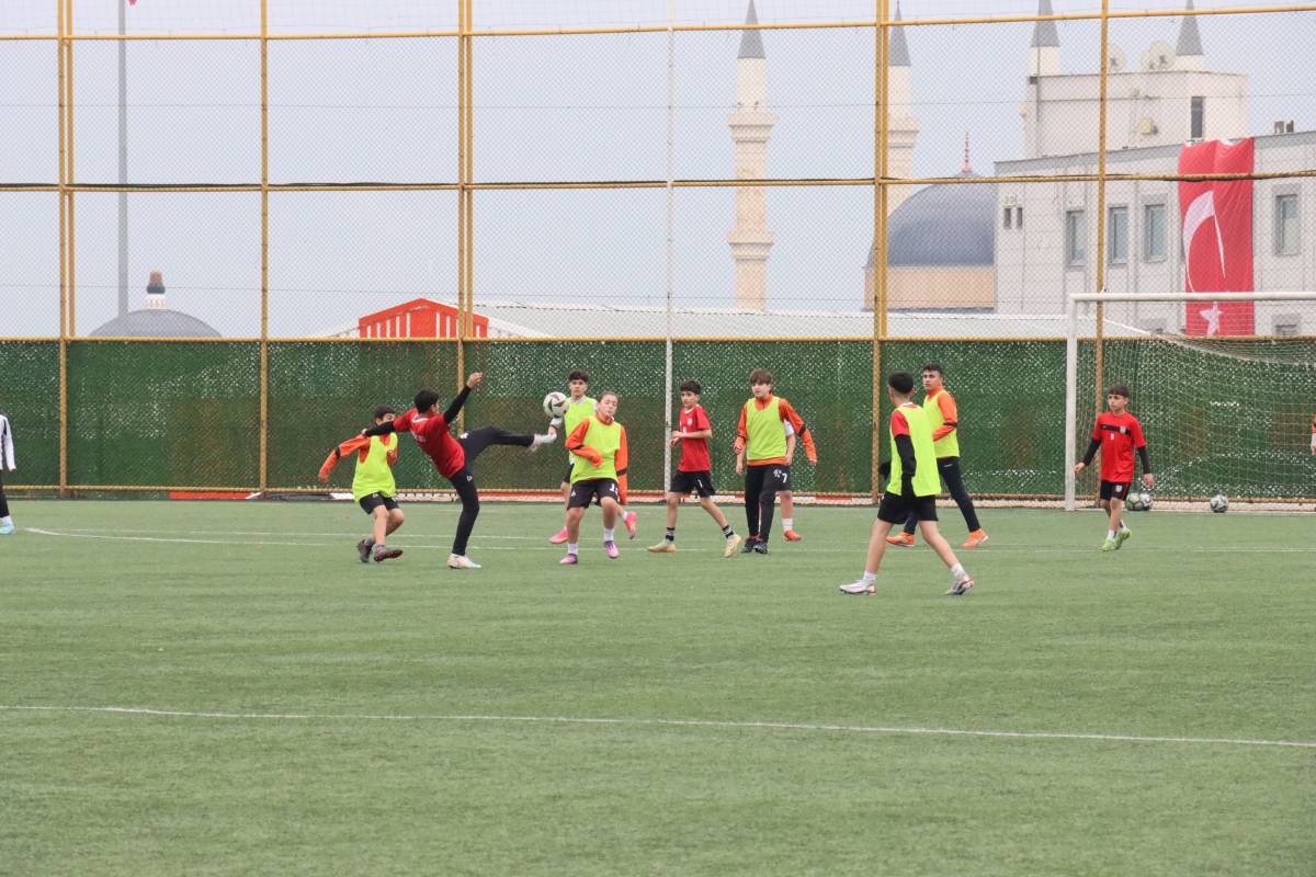 Büyükşehir geleceğin futbolcularını yetiştiriyor!