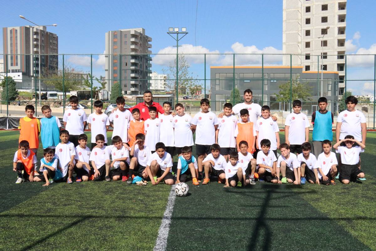 Büyükşehir geleceğin futbolcularını yetiştiriyor!