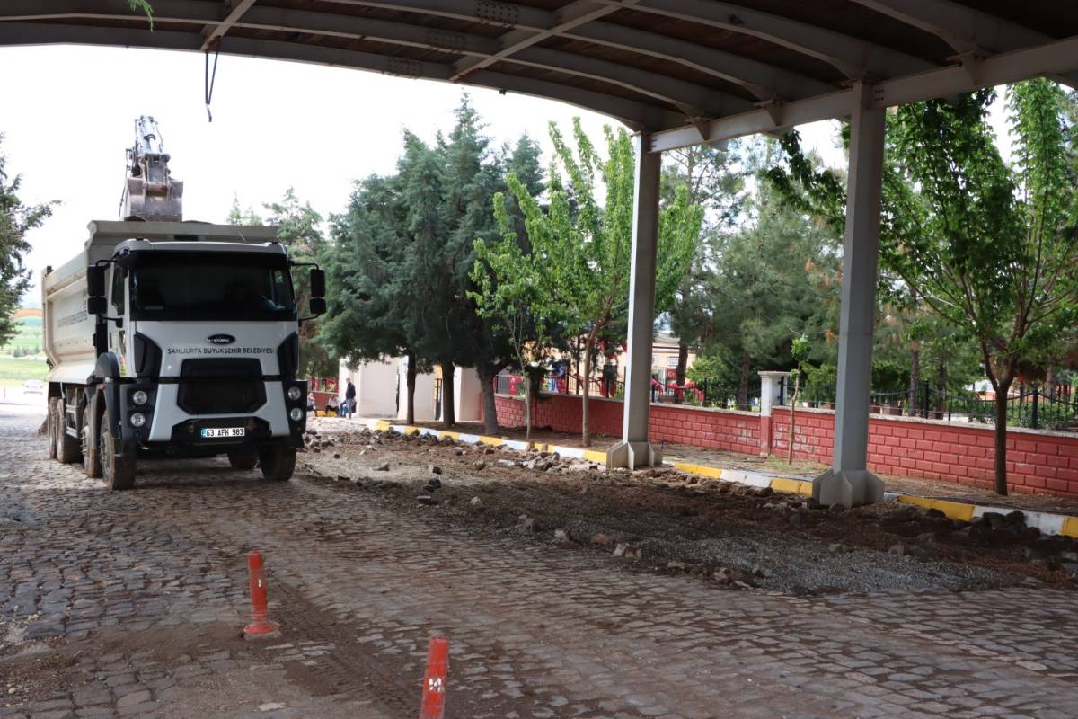 Urfa'da asri mezarlıktaki yollar yenileniyor!