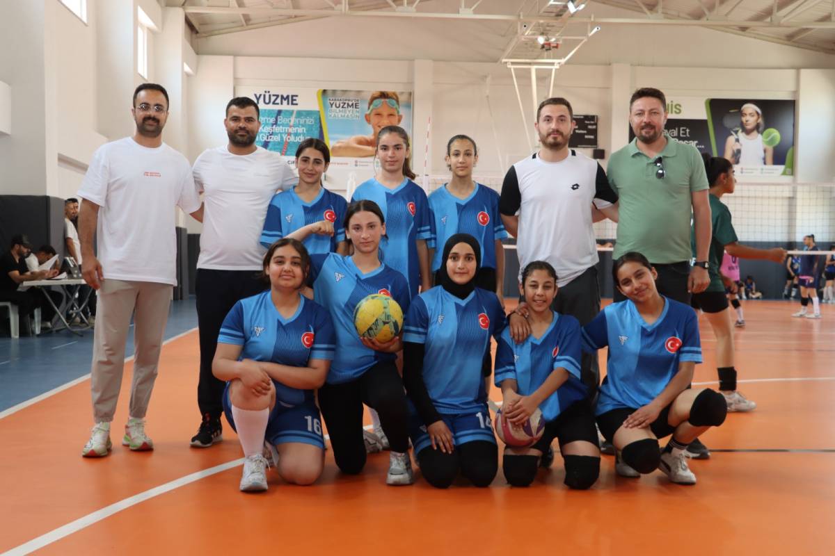 Karaköprü'de voleybol turnuvası heycanı!
