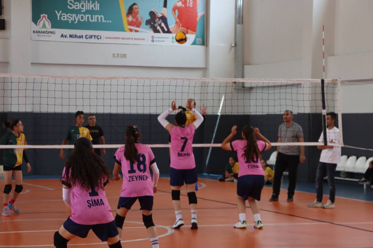 Karaköprü'de voleybol turnuvası heycanı!