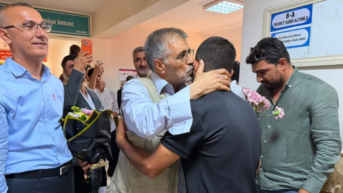 Şanlıurfa'da 37 yıllık eğitim çınarına duygusal veda!