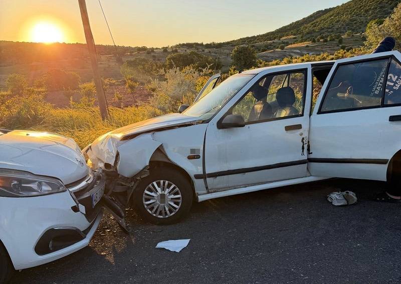 Otomobiller çarpıştı: Çok sayıda yaralı var!