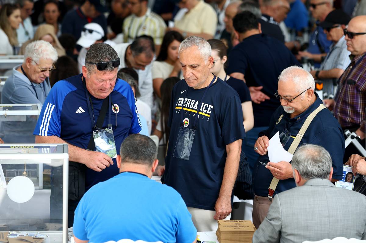 Fenerbahçe'de oy kullanma işlemi başladı!
