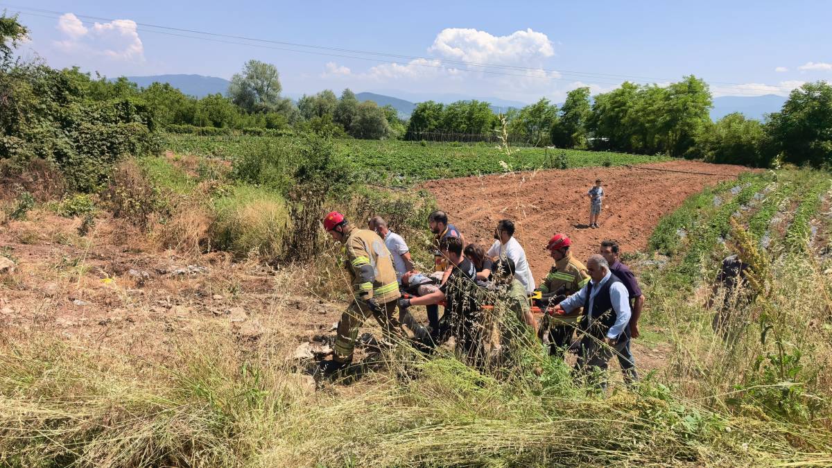 Kontrolden çıkan traktör köprüden aşağı uçtu!
