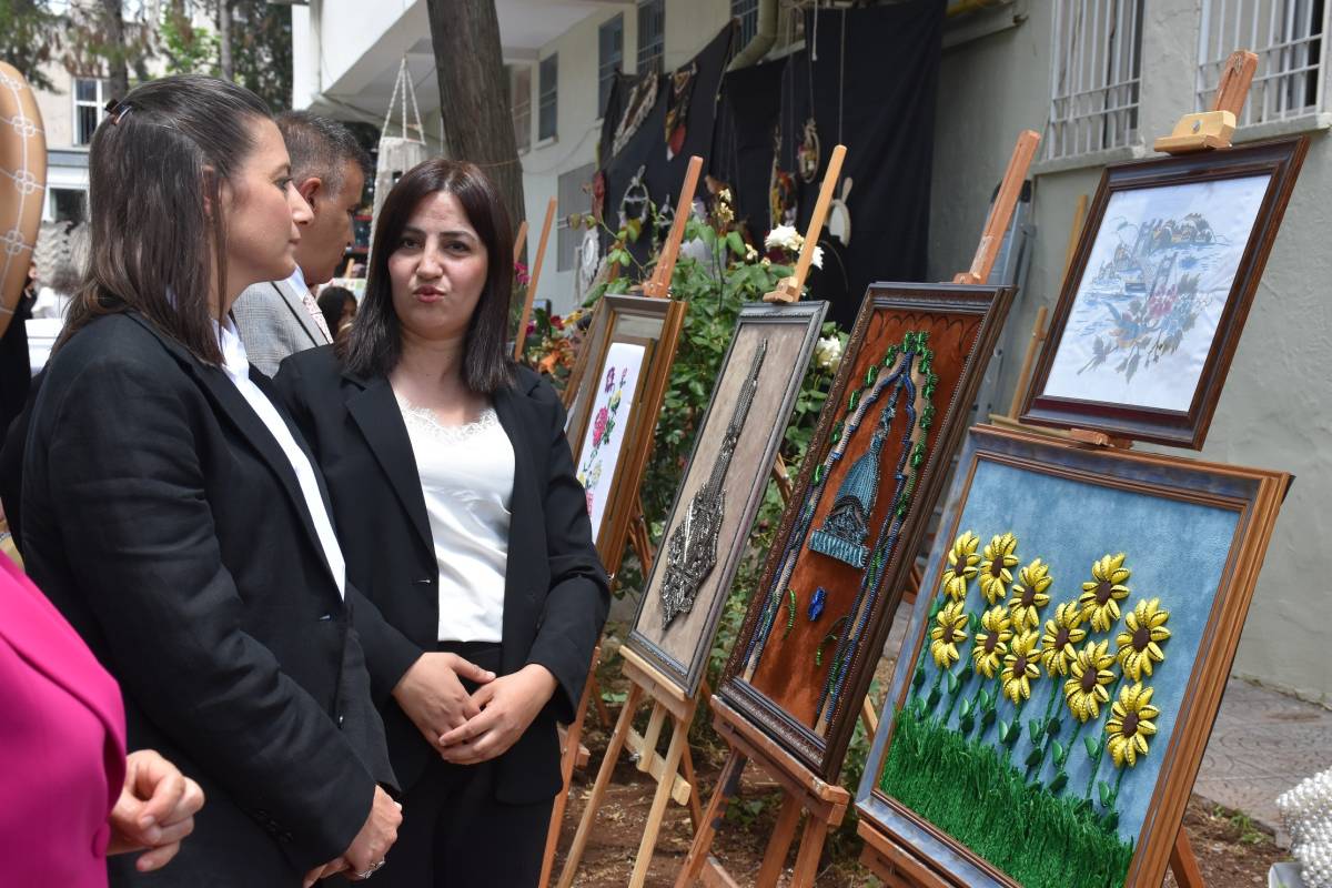 Siverek’te hayat boyu öğrenme haftasında el emeği ürünler sergilendi!