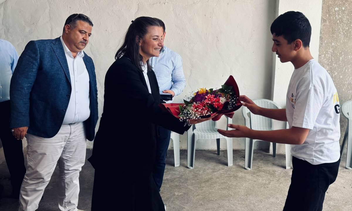Müdür Durna’dan Urfa'daki okul saldırısından etkilenenlere ziyaret!