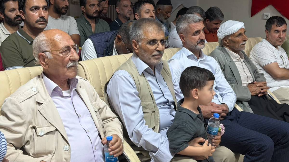 Şanlıurfa'da 37 yıllık eğitim çınarına duygusal veda!