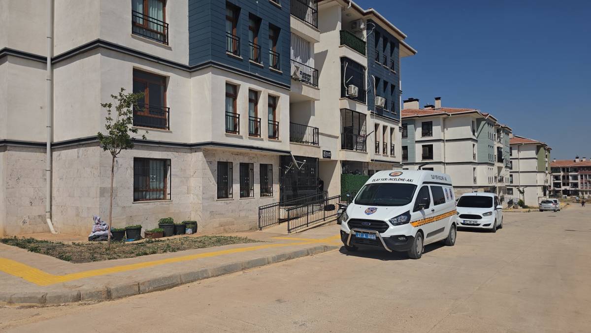 Evinde silahla vurulmuş halde bulunan kadın kurtarılamadı!