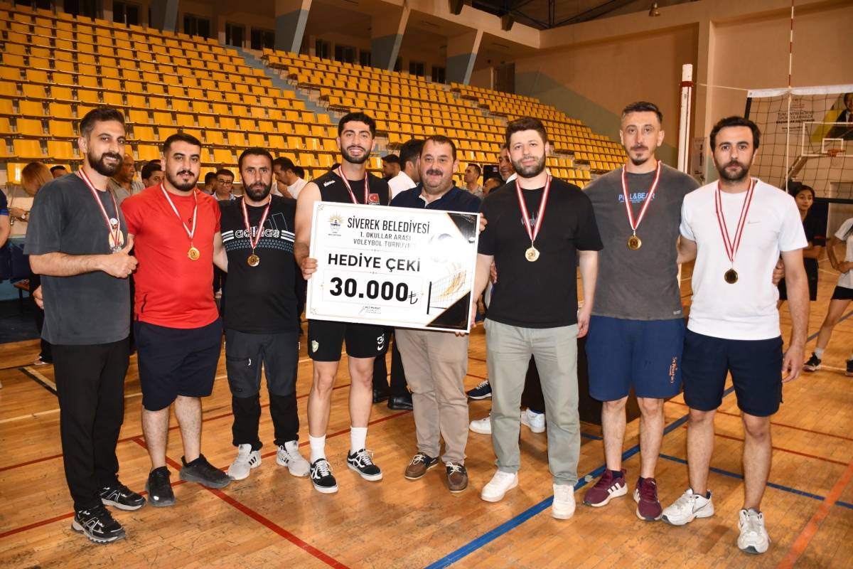 Siverek’te öğretmenler arası voleybol turnuvası sona erdi!