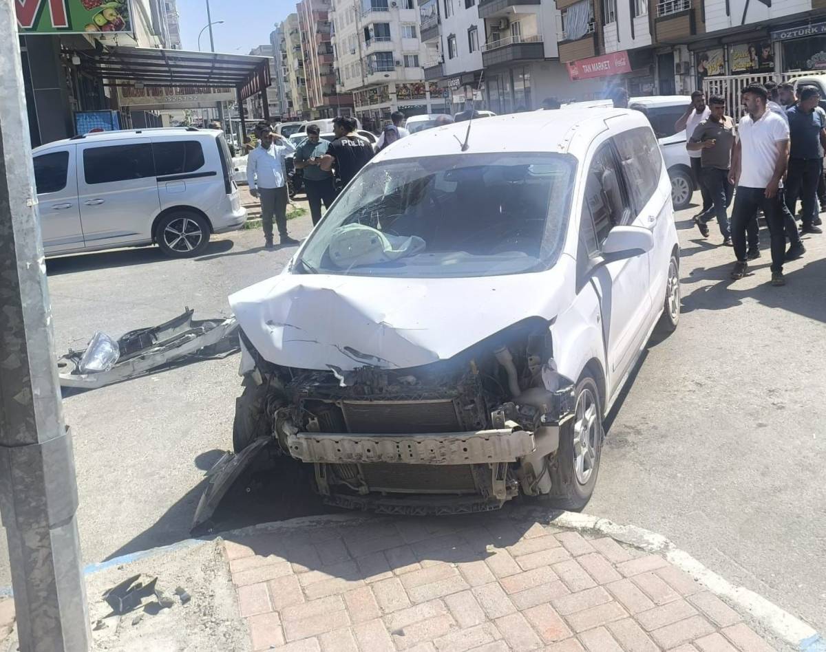 Urfa'da kaza anı kamerada! Biri ağır iki kişi yaralandı!