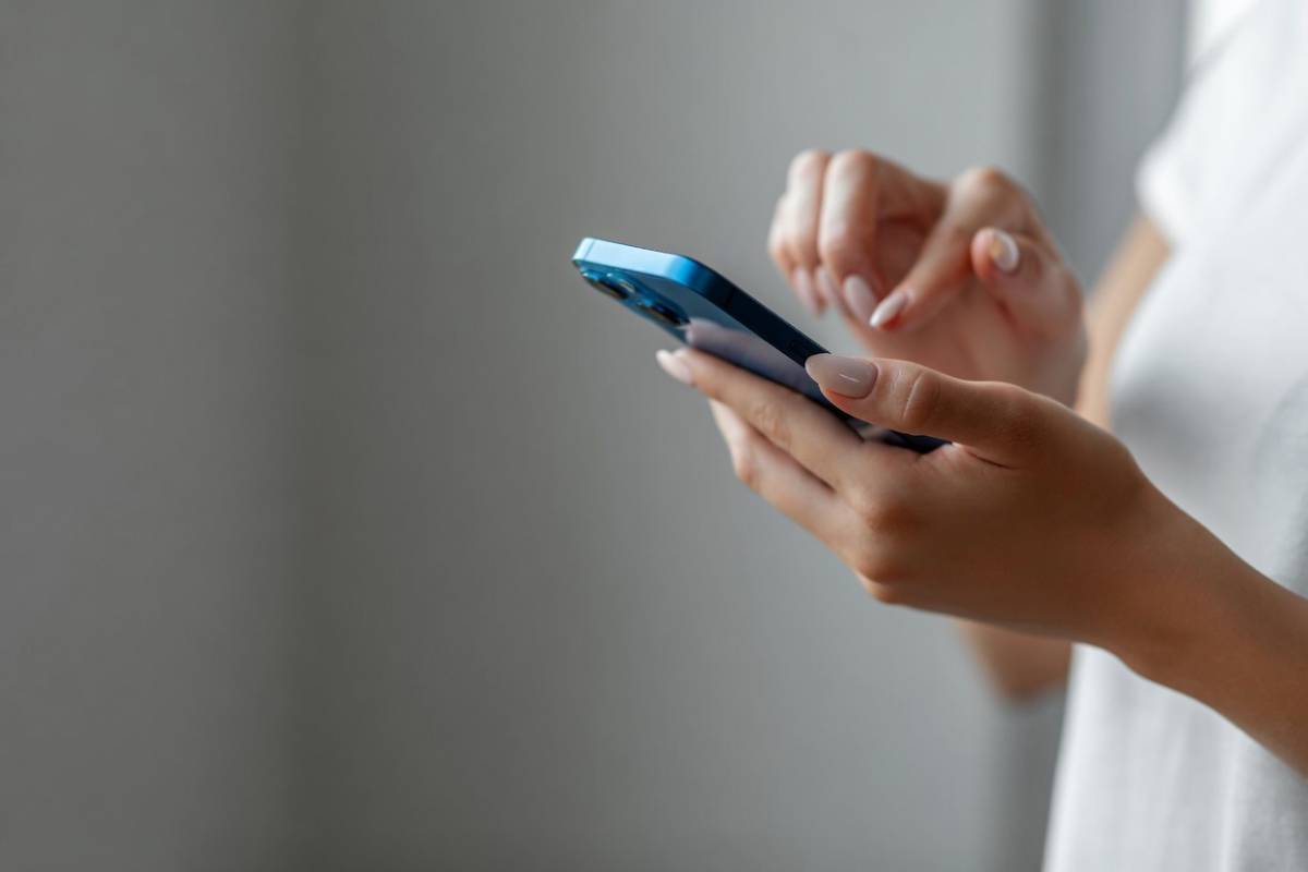 Aşırı ısınan telefonları buzdolabına koymak doğru mu? Urfa’daki telefonculardan hayati uyarı