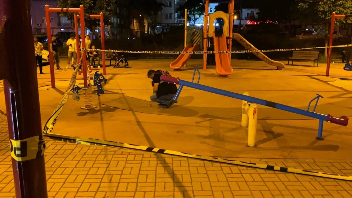 Parktaki gençlere pompalı tüfekle saldırdı!