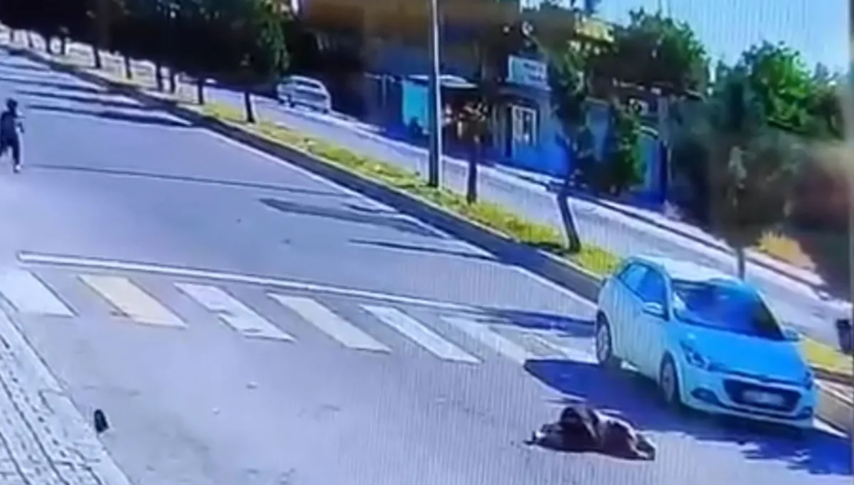 Urfa’da otomobilin, yayaya çarptığı kaza kamerada!