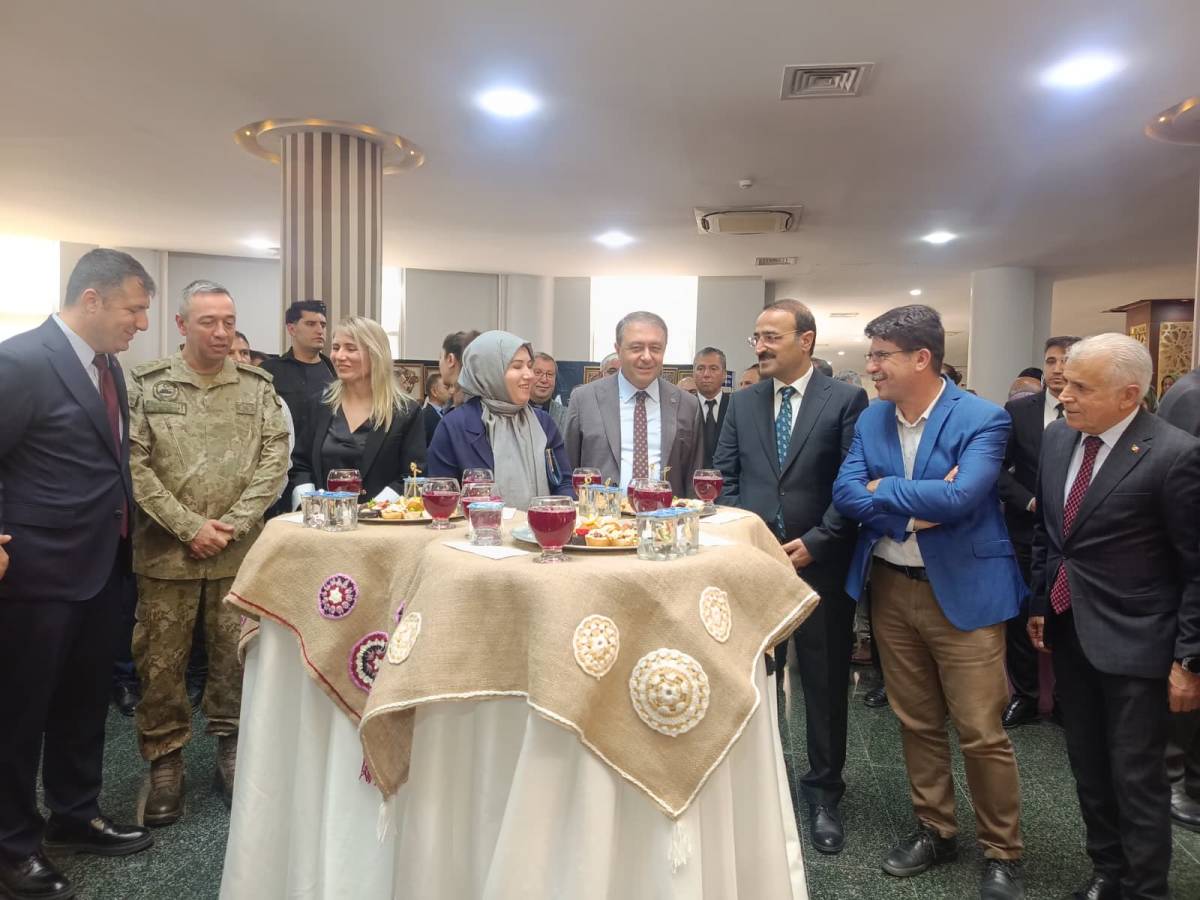 Şanlıurfa'da Hayat Boyu Öğrenme Haftası: Tarihi mekanlar defileye taşındı!