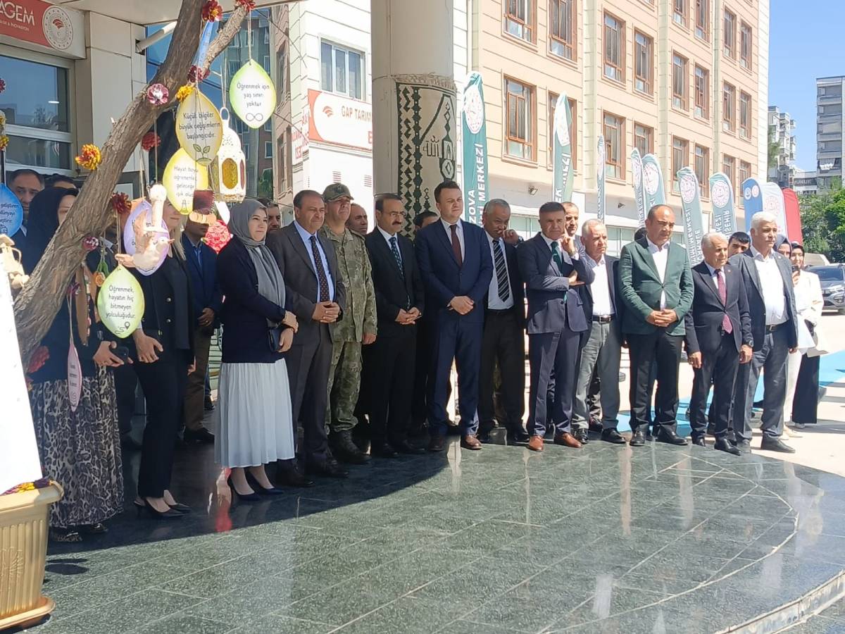 Şanlıurfa'da Hayat Boyu Öğrenme Haftası: Tarihi mekanlar defileye taşındı!