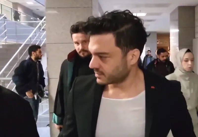 Ünlü şarkıcı tutuklandı!