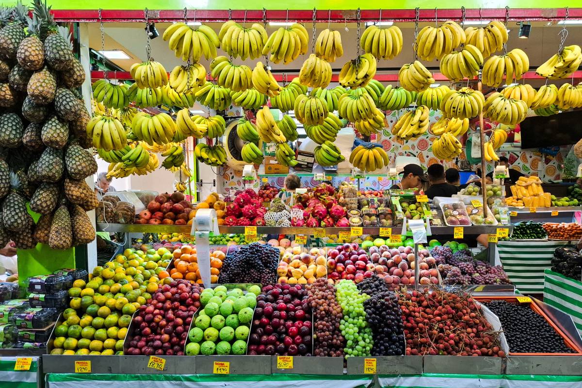Urfa'da yaz meyveleri tezgahları süsledi! Esnaf da alıcı da fiyatlardan memnun!