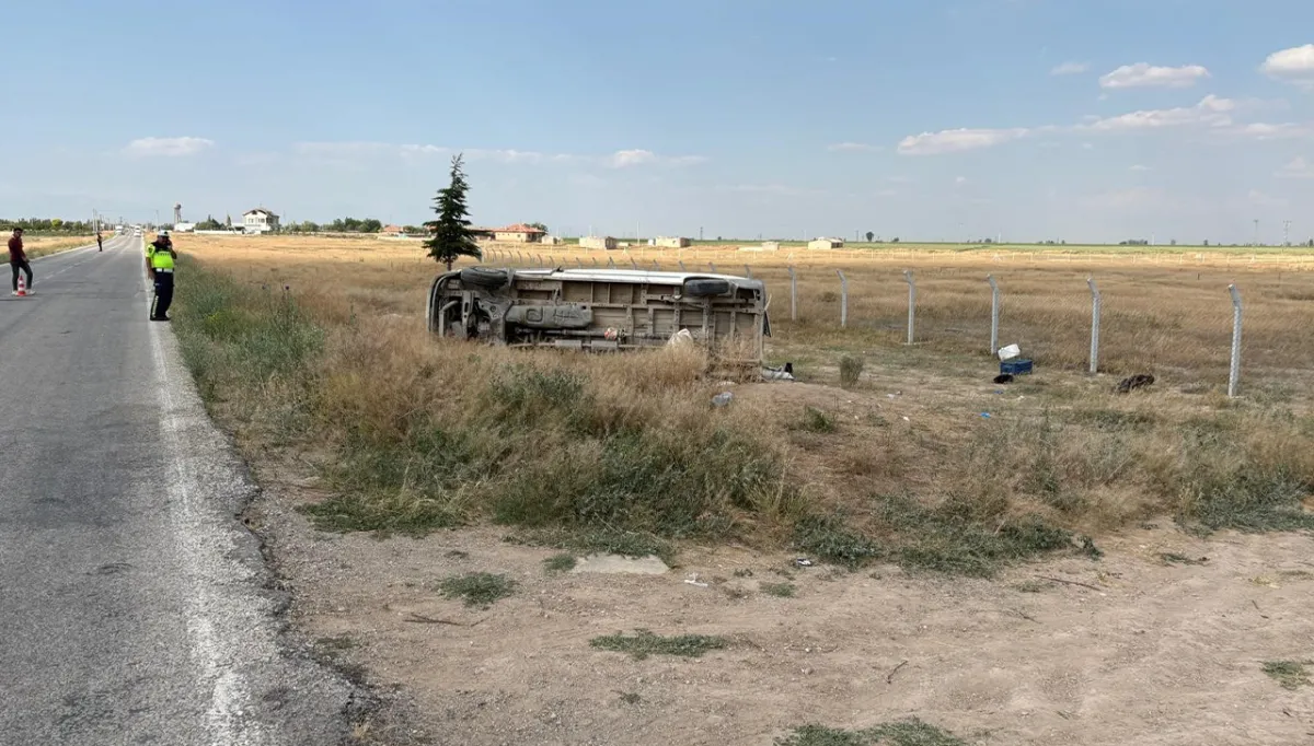 Tarım işçilerini taşıyan minibüs devrildi: Yaralılar var!