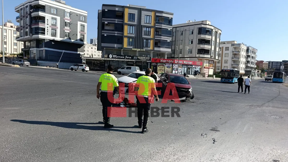 Urfa'da trafik kazası: 3 araç birbirine girdi!