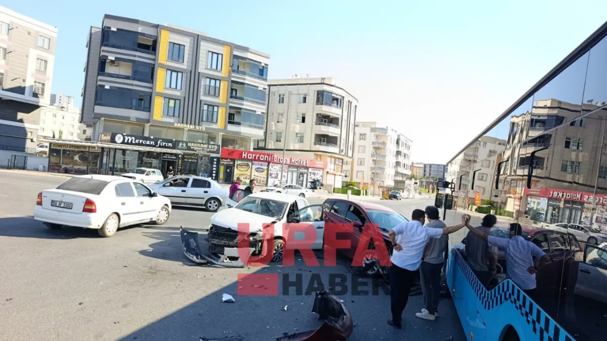 Urfa'da trafik kazası: 3 araç birbirine girdi!