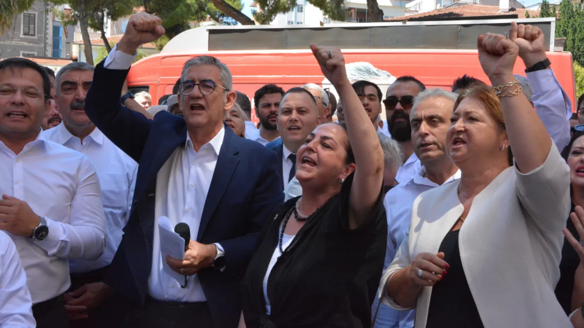 CHP'de toplu istifa: İl başkanı ve 32 isim ayrıldı!