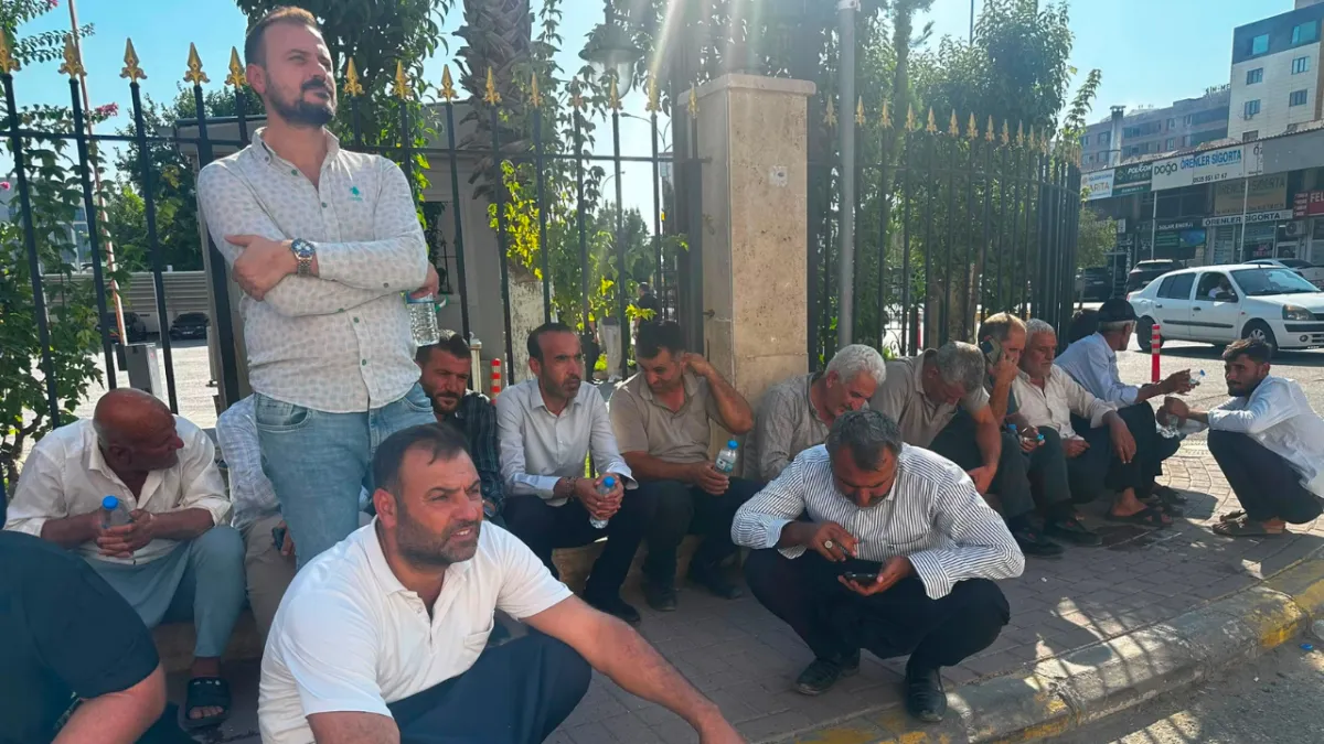 Şanlıurfa'da çiftçiler ile Vekil Şenyaşar sulama suyu için valiliğe yürüdü!