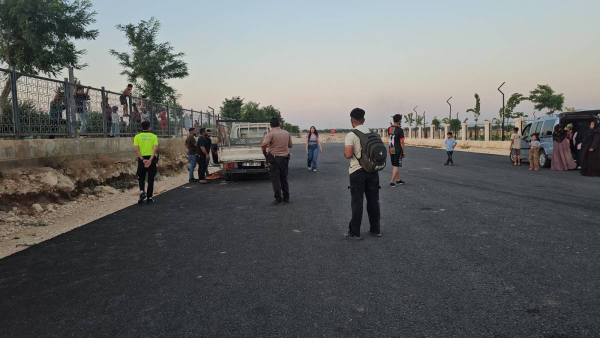 Urfa'da kamyonetin altında kalan çocuk feci şekilde can verdi!
